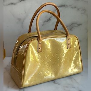 Louis Vuitton Monogram BRÉA patent leather handbag